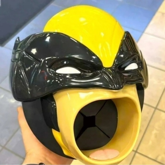 Deadpool and Wolverine Movie Popcorn Bucket AMC Exclusive 2024 - Picture 4 of 4